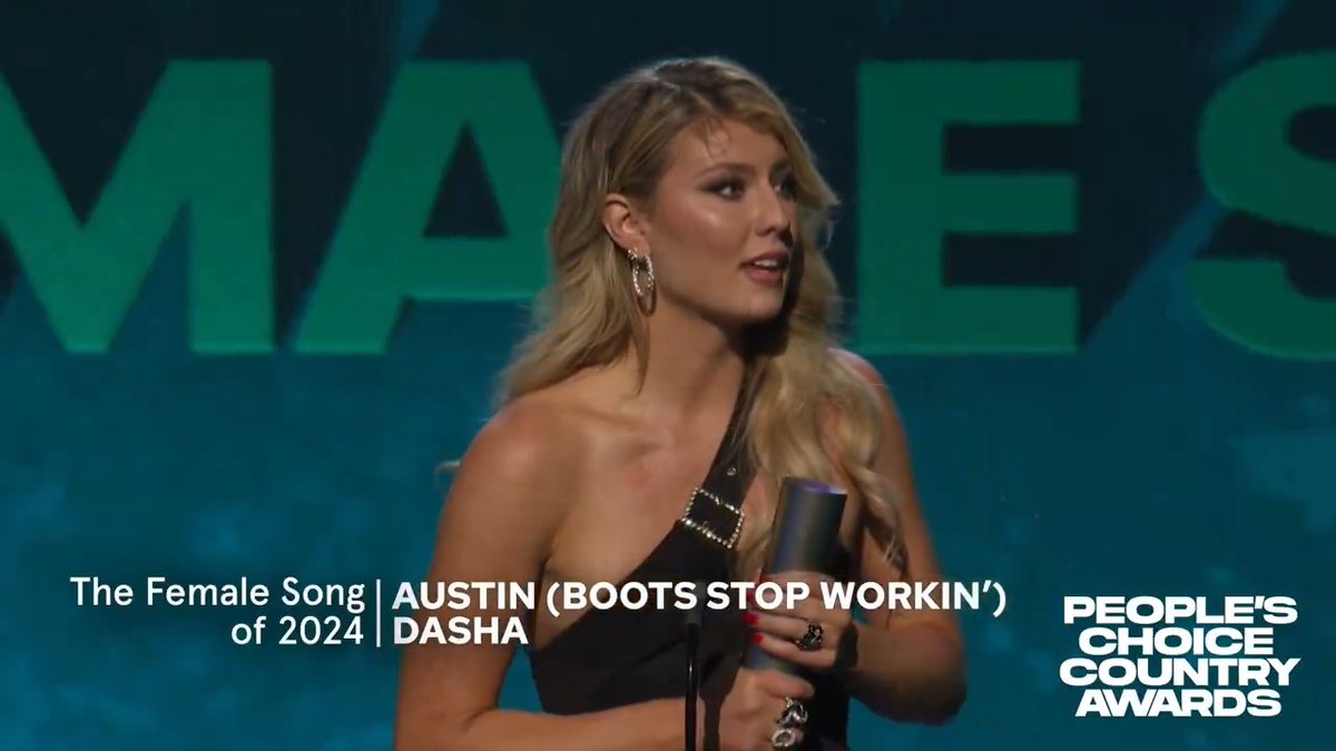 People screaming Beyoncé, Shania making a cold face after saying the winner’s name… oh Giselle