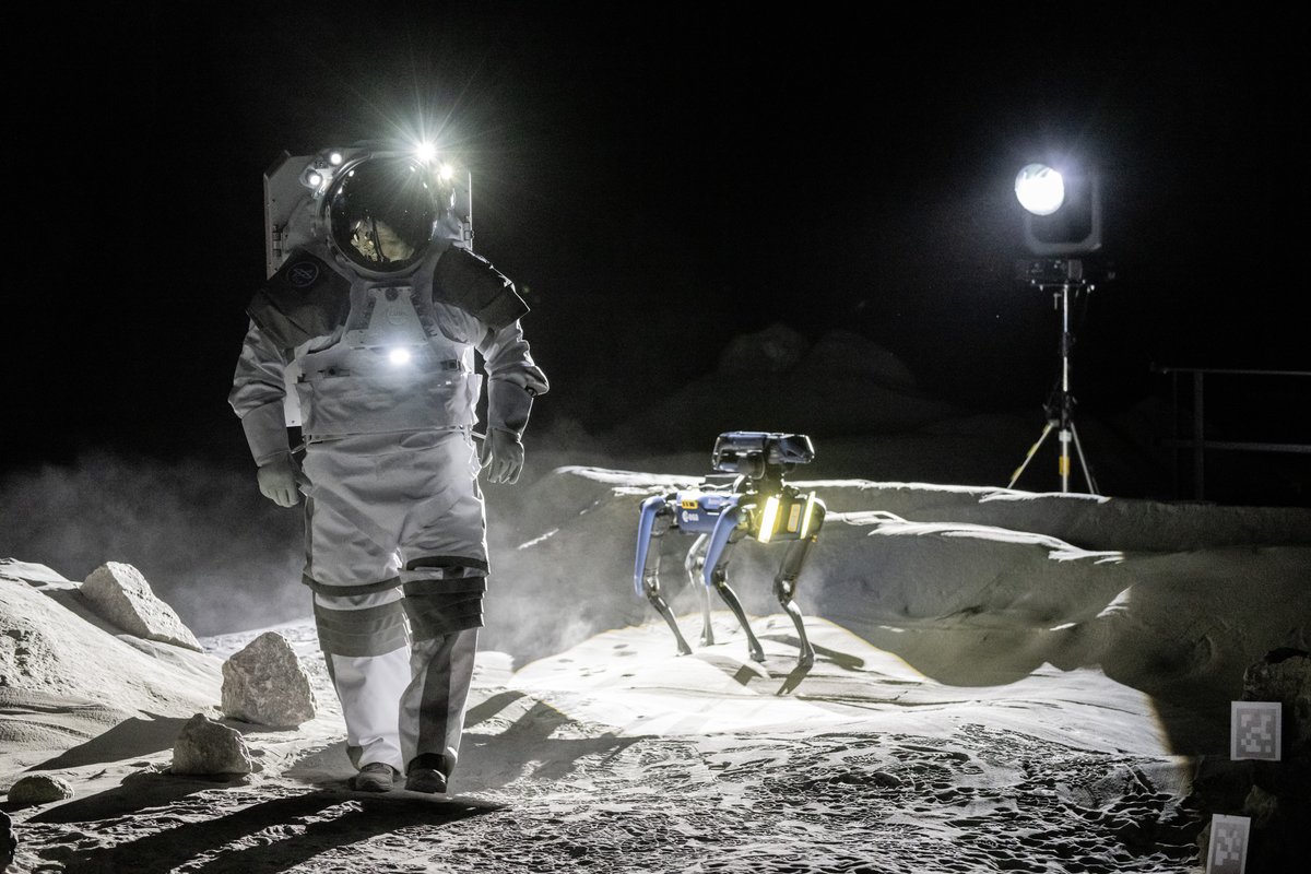 🌓 Our ESA/DLR LUNA Analog Facility opened on Wednesday! 🌓 To celebrate, Coldplay sent us a sneak preview of the title track ft. @Jon_Hopkins_ from their new album #MoonMusic, which is released next week! 🔗 ESA auf Deutsch Human Spaceflight DLR - English DLR_de