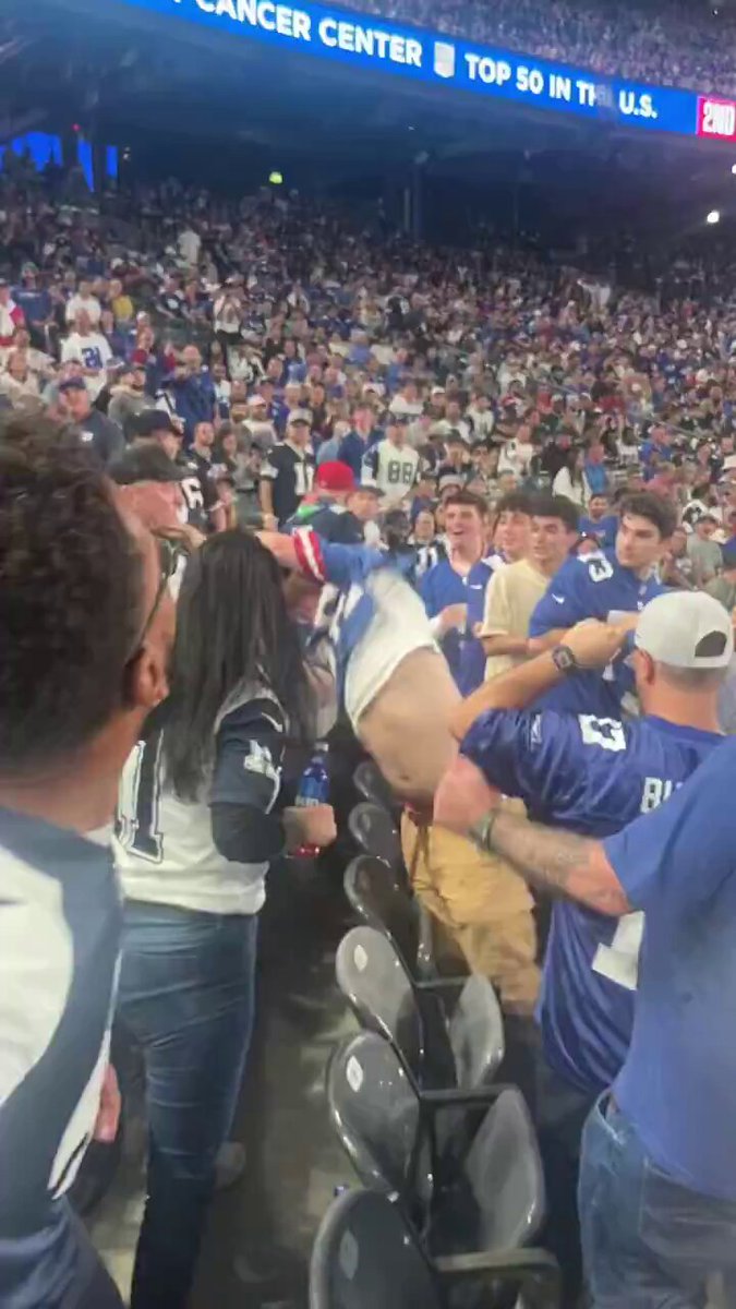 🚨🚨🚨MAJOR FIGHT🚨🚨🚨 Early last night, a #Cowboys STARTED PUNCHING &amp; BASHING THE HEAD OF A #GIANTS FAN. It got pretty bad for the Giants fan… who was hit over 10 times violently in the head. 😳 (h/t @yankeeeez245)