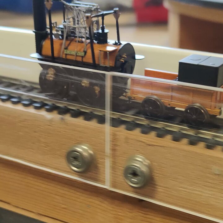 📆On this day in 1825, the Stockton and Darlington Railway became the world's first public railway to use steam locomotives when George Stephenson's Locomotion No. 1 hauled the inaugural train. A remarkable milestone in railway history! #Hornby #Modelrailways #Railwayhistory