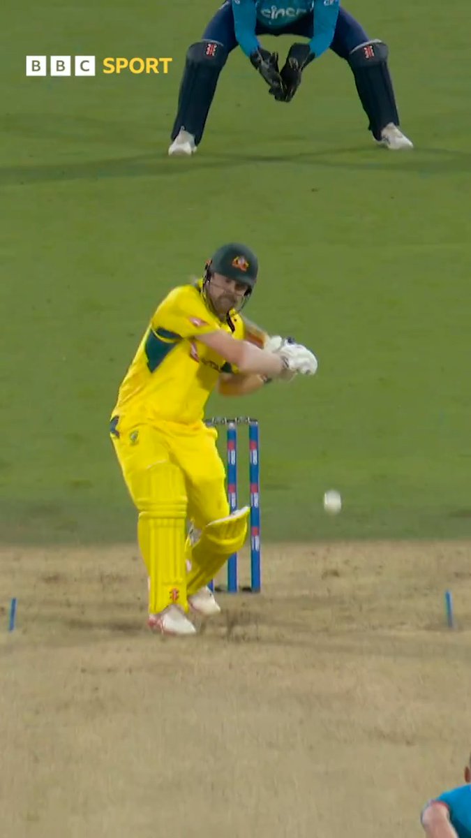 The biggest six Lord's has ever seen? An absolute MONSTER from Travis Head 🚀 #BBCCricket #ENGvAUS