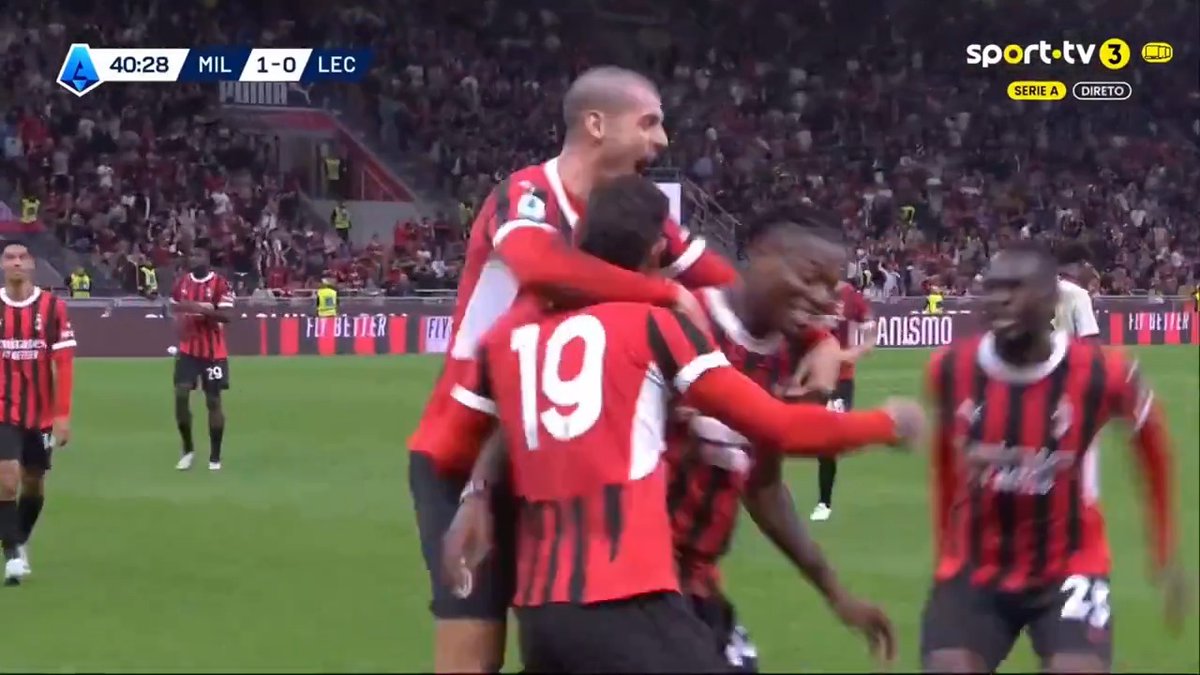 Esta bola de Rafael Leão levava olhos 🙌