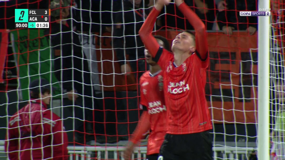Qu’elle est belle cette histoire ! 🥰 Enzo Genton marque son premier but en pro, sous les yeux de son tonton Florian Genton… qui commente le Multi Ligue 2 sur beIN Sports. La fierté du journaliste de beIN… 🥲 🎥 beIN SPORTS