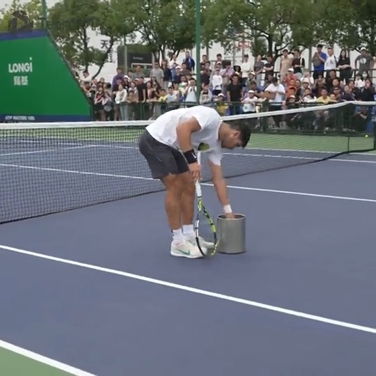 Excelente forma de practicar el drop shot, by Carlos Alcaraz.