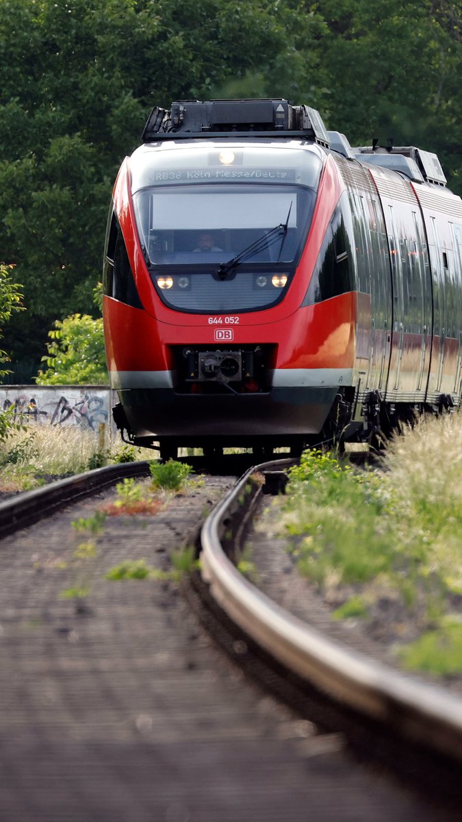 A Deutsche Bahn conductor went viral after trying to explain why a train was delayed 🚆