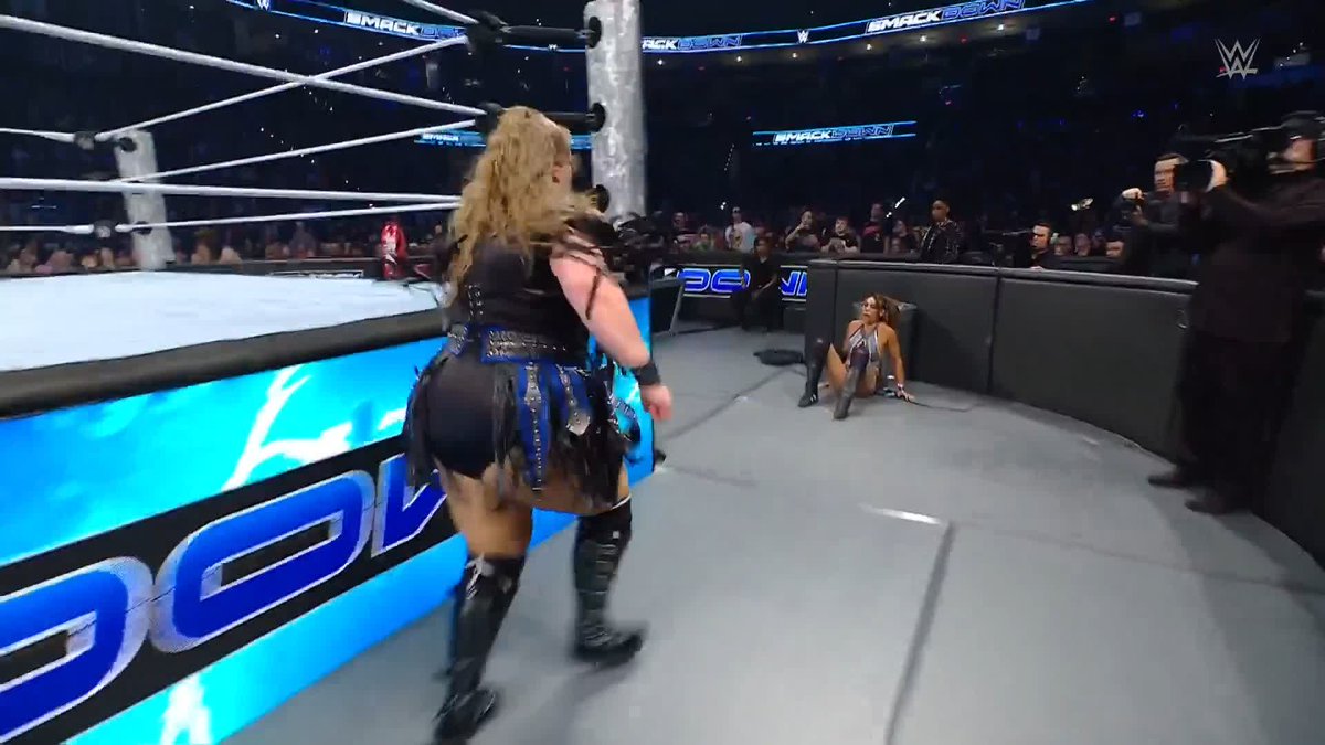 😱 😱 😱 CHELSEA GREEN tried to help out Slaygent P, but the plan backfired and Big Meech 미친 took advantage! #SmackDown
