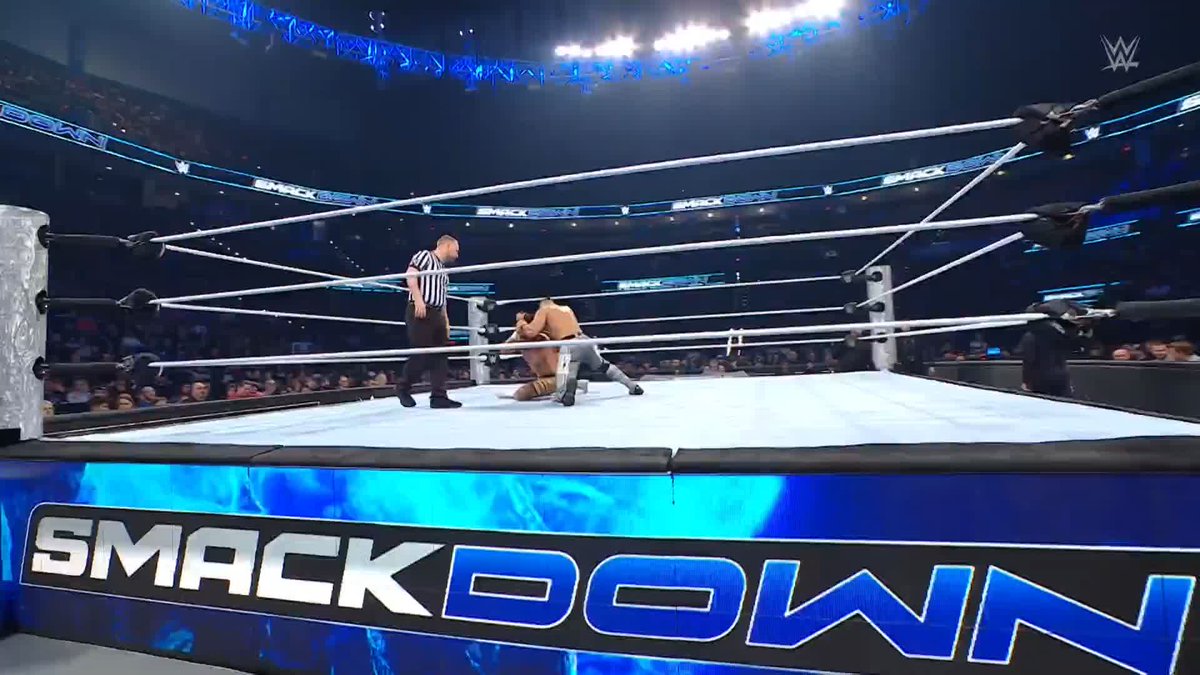 Así es amigos a partir del próximo 4 de Octubre, #WWERaw y #SmackDown serán trasmitidos a través de nuestro Canal Oficial de YouTube: WWE Español para Latinoamérica. México a través de Fox Sports 😎