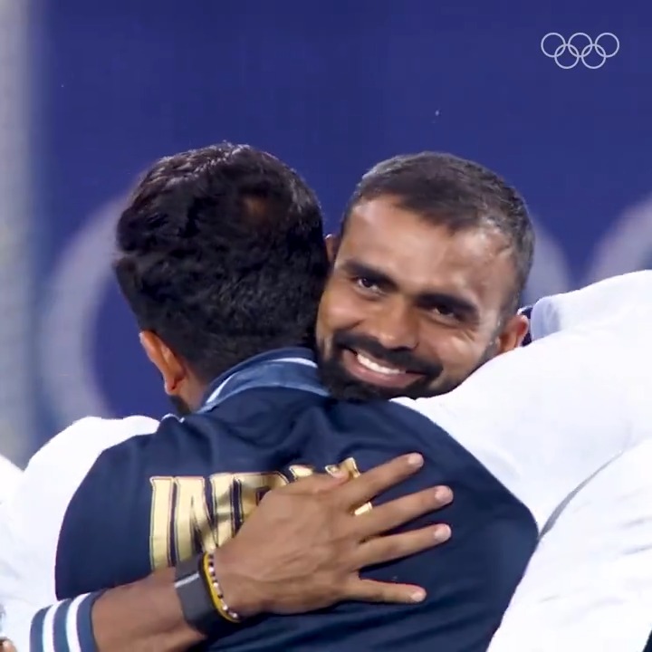 The moments to cherish forever ✨🥹 Beautiful bond of our Hockey Team 🏑