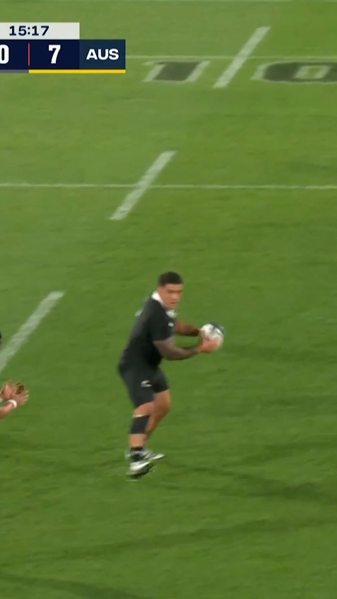 🔥 Wallace Sititi and ALB send Sevu Reece tearing down the touchline! #NZLvAUS