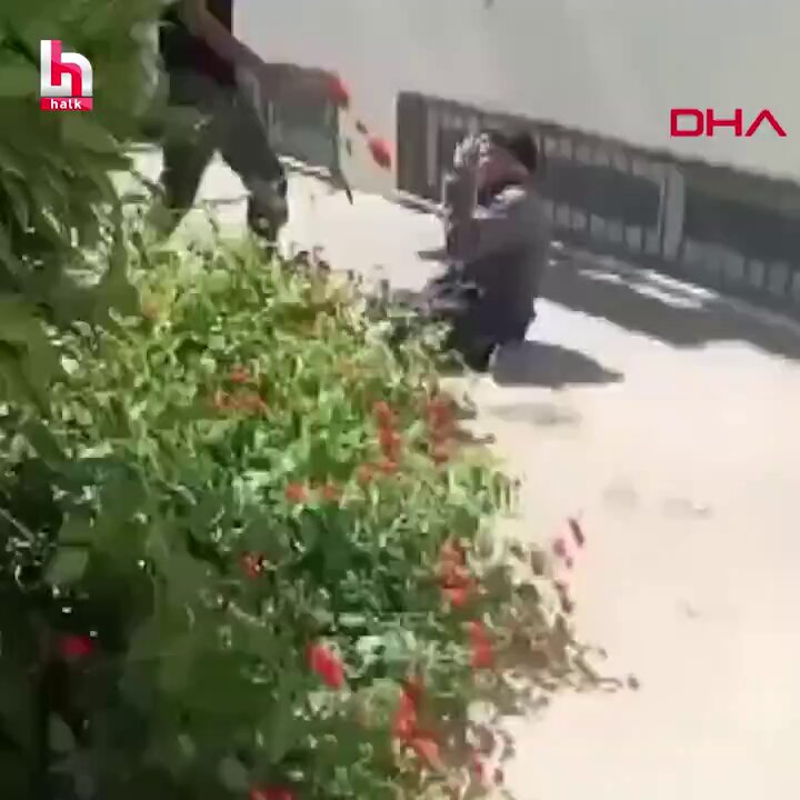 Bu çocuklar nasıl bu hale geldiler. Zor bir gelecek bekliyor bizleri. Osmaniye’de bir gencin 75 yaşındaki bir ihtiyara karşı nasıl acımasızca vurduğuna bakar mısınız?