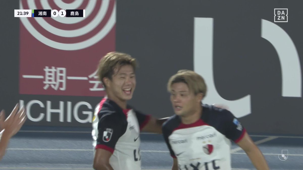 / セットプレーから先制弾 \ CKのこぼれ球に #濃野公人 チャンスを逃さず幸先のよい先制ゴール⚽ 🏆明治安田J1第32節 🆚湘南×鹿島 📺#DAZN でライブ配信中 #湘南鹿島