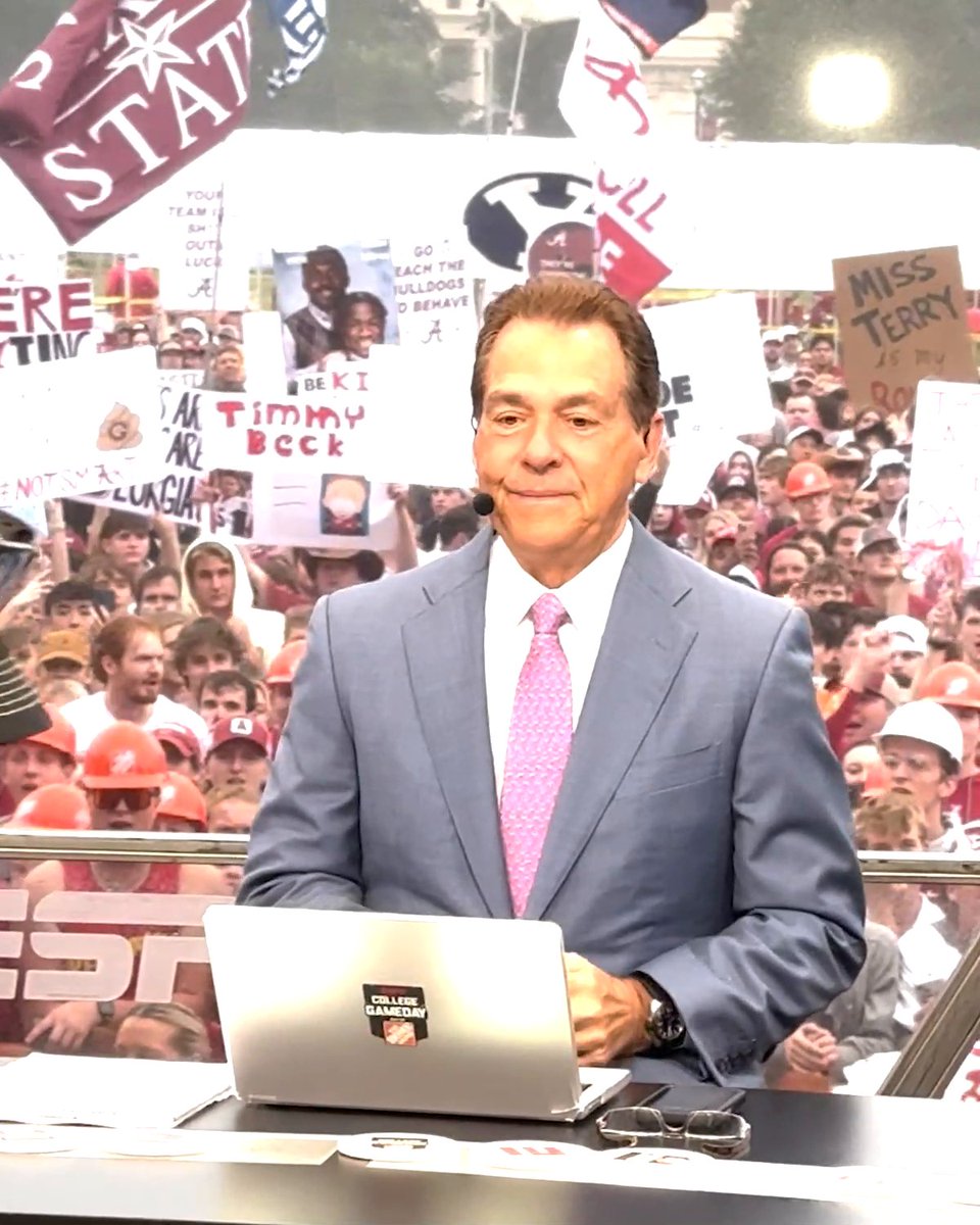 The warmest welcome back to Coach Saban 🥹
