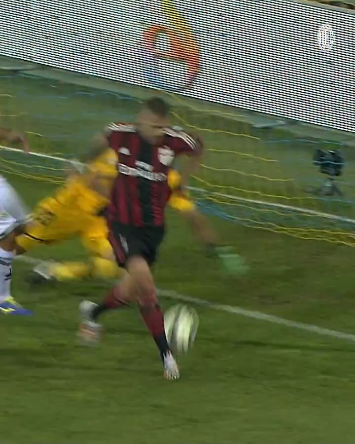 Quand Jérémy Ménez inscrivait ce but de fou avec l'AC Milan ! 🖤❤️ 🤩 (AC Milan)