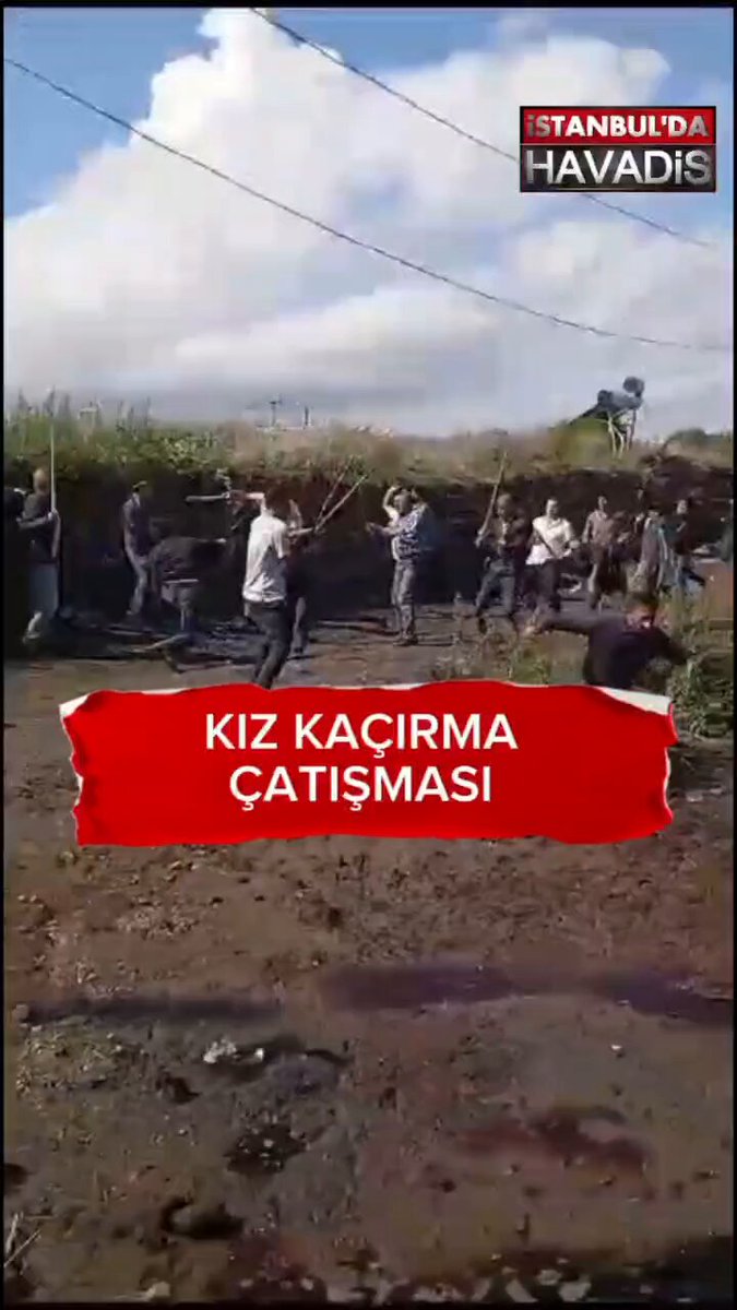 Kars'ın Gelinalan köyünde, kız kaçırma mevzusu nedeniyle sopalı kavga çıktı.