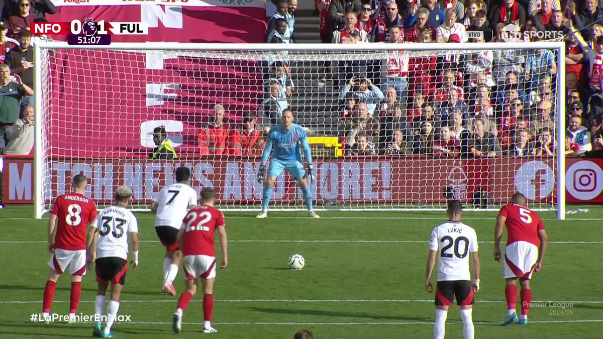 GOLAZOOO DE RAÚL JIMÉNEZ🇲🇽❤️🐺 Raúl Jiménez acaba de llegar a los 50 goles en la Premier League, el Lobo de Tepeji cobró muy bien el penal y lleva tres semanas seguidas anotando🥹🫶🏻