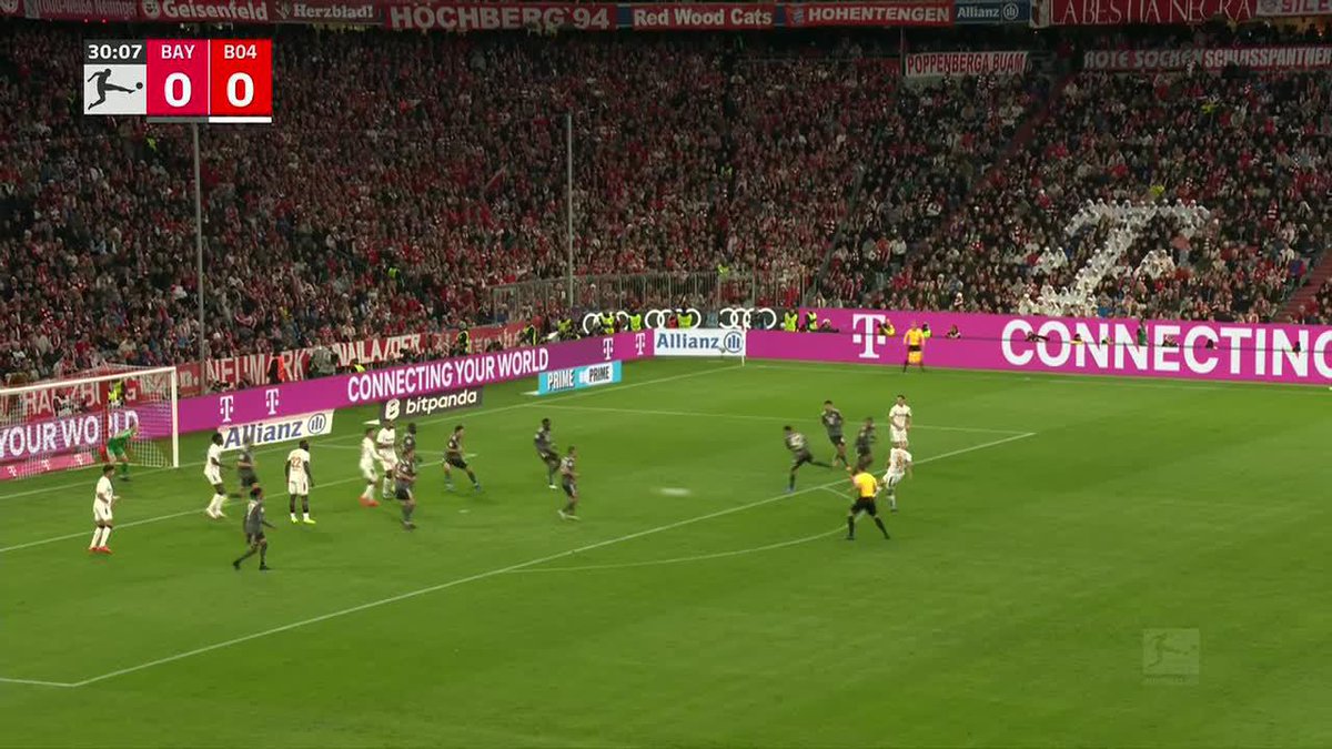PAVLOVIĆ WITH AN UNREAL STRIKE TO EQUALIZE FOR BAYERN MUNICH 😱