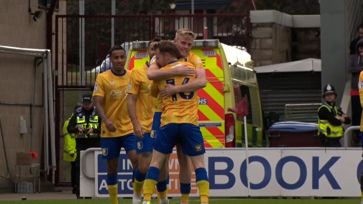 😍 Headed home superbly in front of our travelling fans #Stags 🟡🔵