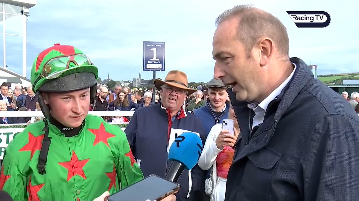 🗣️ "A special day." Good stuff here from Ross Sugrue who enjoyed a first career victory at Listowel Races aboard Galon De Vauzelle Philip Rothwell &amp; a very proud father also chat to Johnny Ward 👇🏻