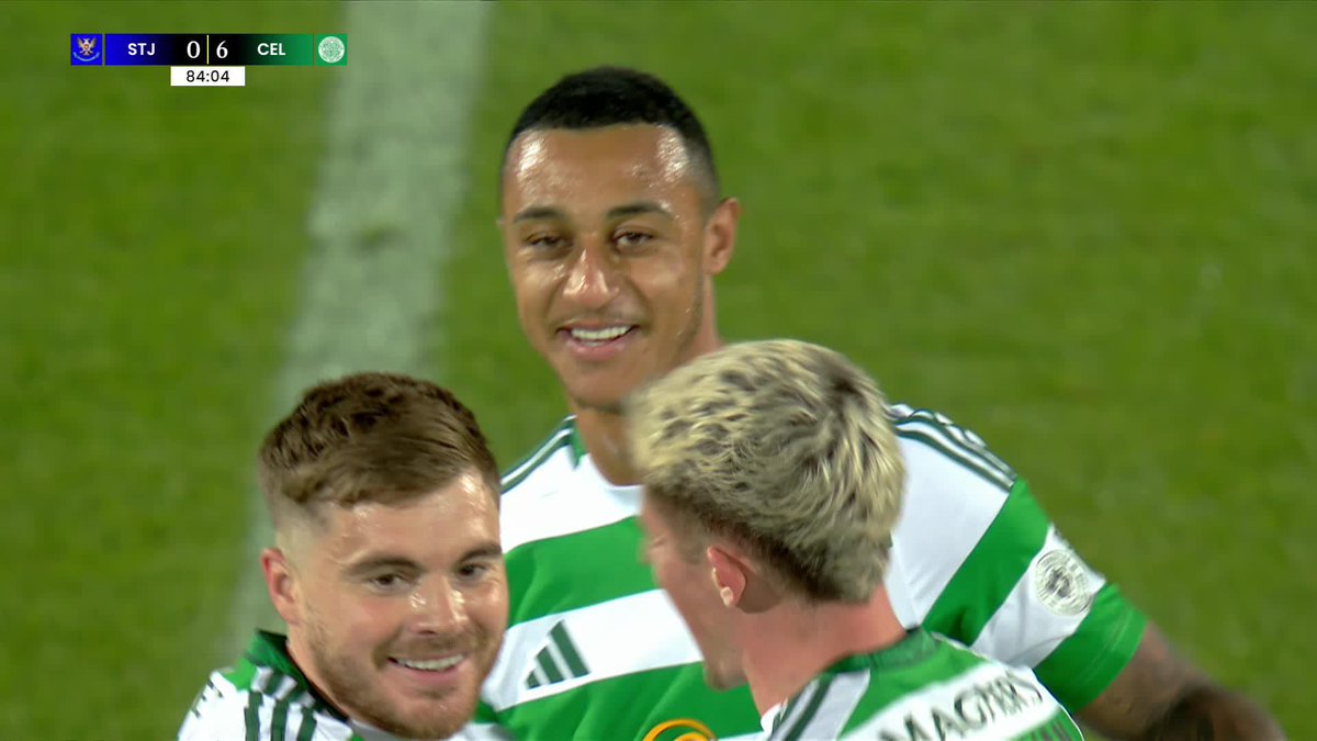 Outrageous by Álex Valle 😱 The Spaniard with a sensational flick to set up Adam Idah for Celtic Football Club's sixth 🍀 #STJCEL | SPFL