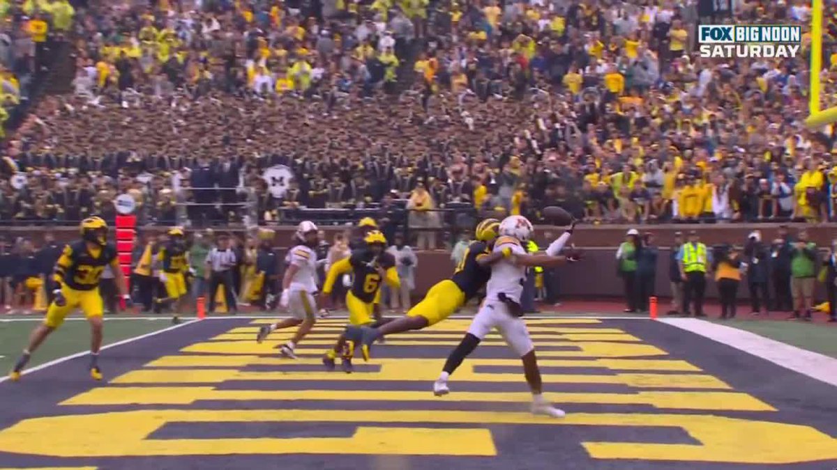 Daniel Jackson just entered the 𝘊𝘢𝘵𝘤𝘩 𝘰𝘧 𝘵𝘩𝘦 𝘠𝘦𝘢𝘳 discussion 😲 #B1GFootball on FOX College Football 📺
