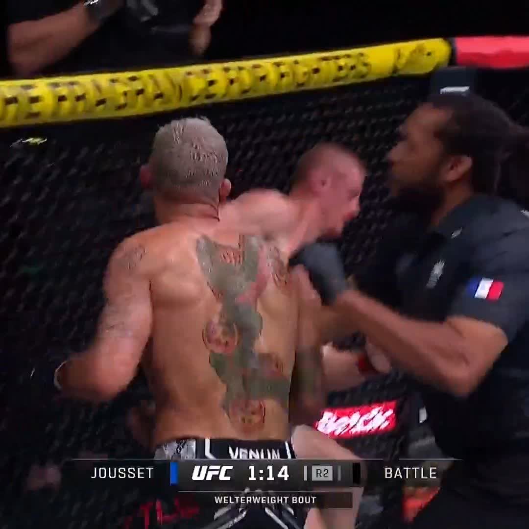 Notre Kevin Jousset 🇫🇷 s'incline par TKO (arrêt de l'arbitre) au deuxième round... 🤕 #UFCParis