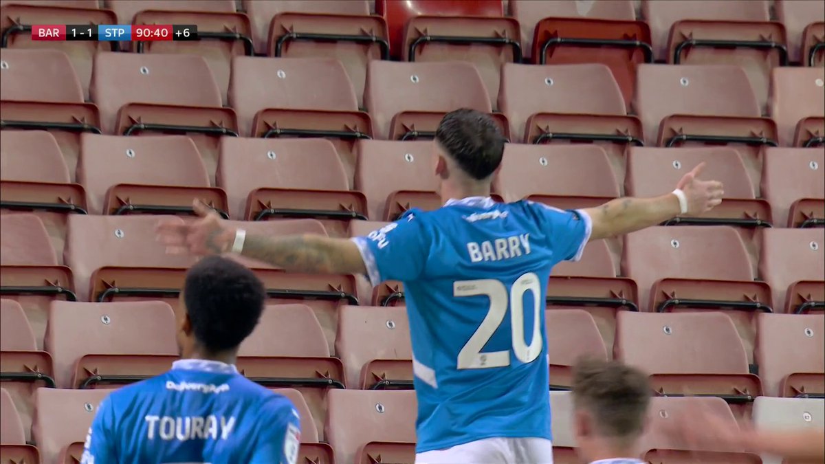 BARRY!!! Stoppage time equaliser for Stockport 🔵