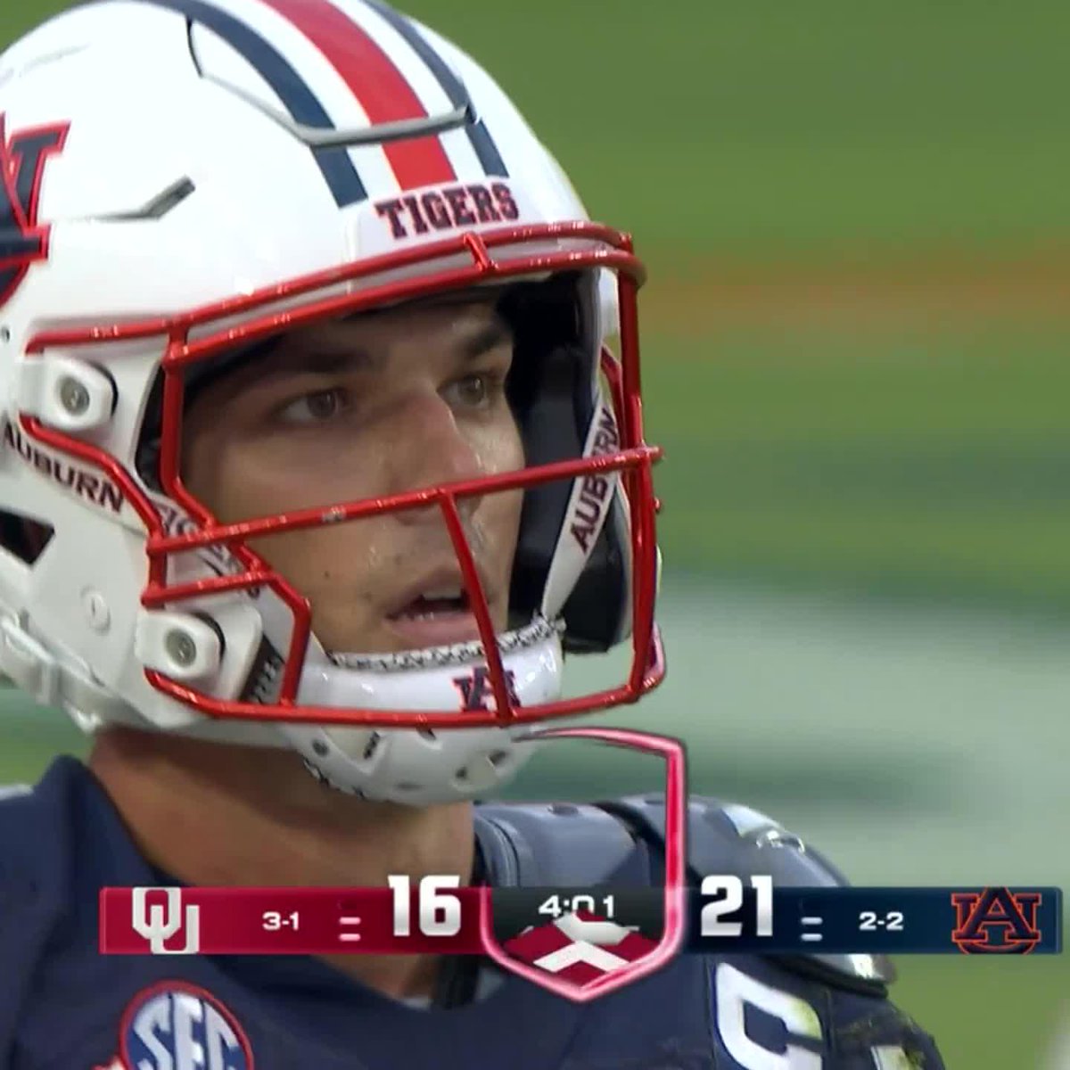 OKLAHOMA TAKES THE LEAD WITH THE PICK-SIX 👀
