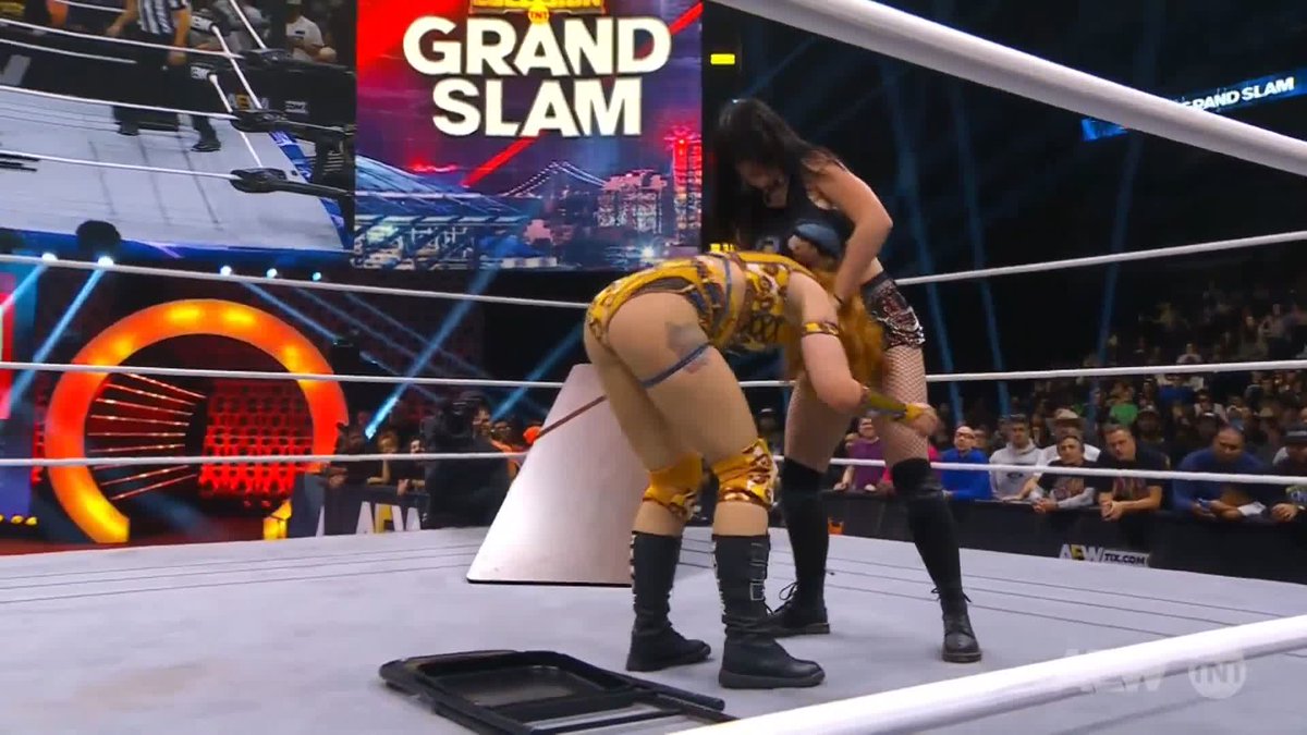 Saraya taking bumps like this in AEW when WWE refused to even clear her is crazy😭😭 this mother