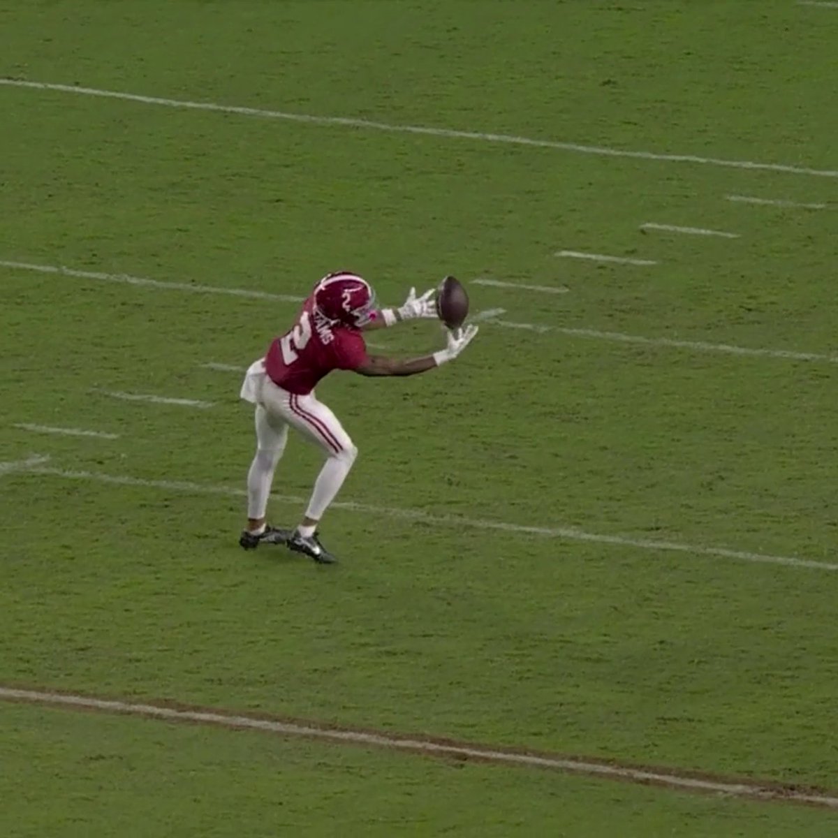 RYAN WILLIAMS WITH THE TIP-DRILL CATCH TO HIMSELF FOR THE LONG GAIN 🔥 The 17-year-old continues to step up for the Crimson Tide 👏