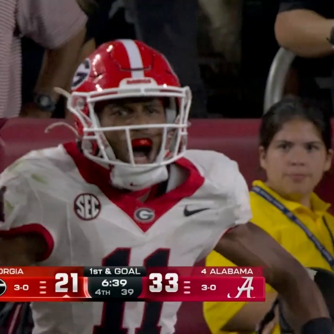 HERE COME THE GEORGIA BULLDOGS 😱 UGA MAKES IT A ONE-POSSESSION GAME LATE IN THE 4TH 👀