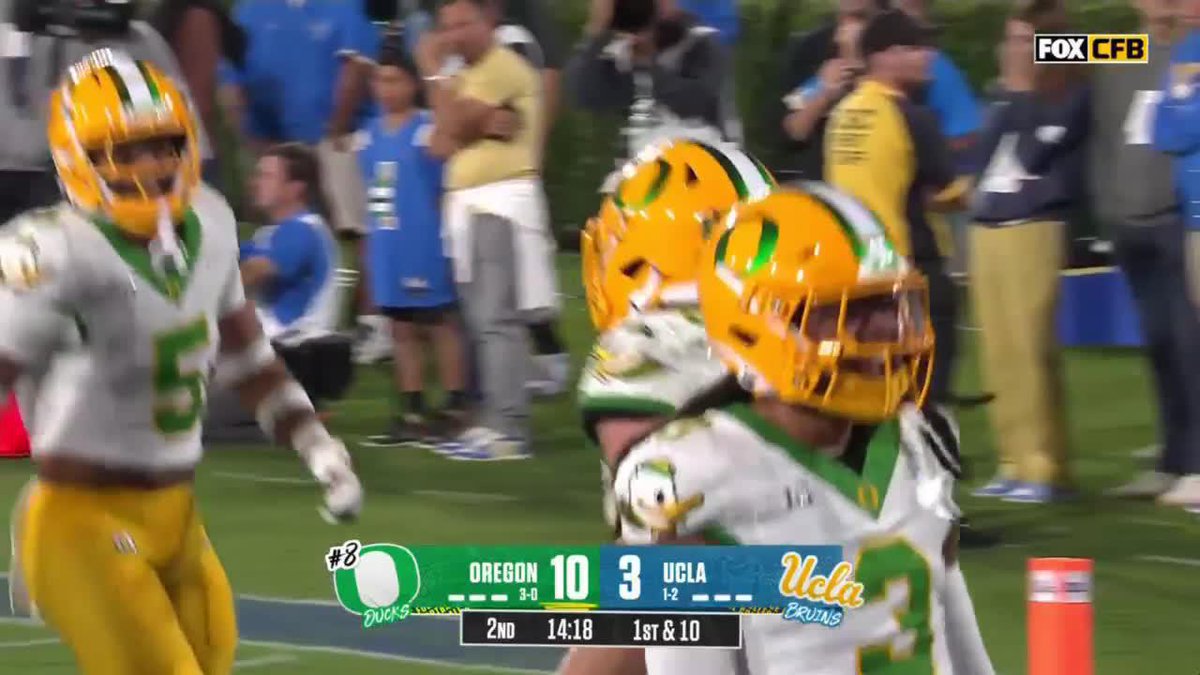 First career INT, but Bryce Boettcher is no stranger to diving catches 🦆 ⚾️ #GoDucks x Oregon Duck Baseball