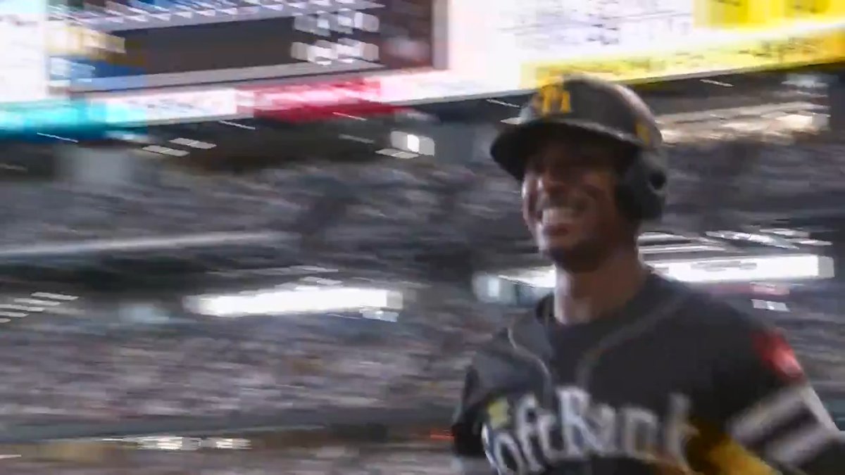 先頭打者アーチ‼️🌈 福岡ソフトバンク #ダウンズ 選手の来日初ホームランで先制‼️ 💪 #sbhawks 👇ライブ配信はこちら！