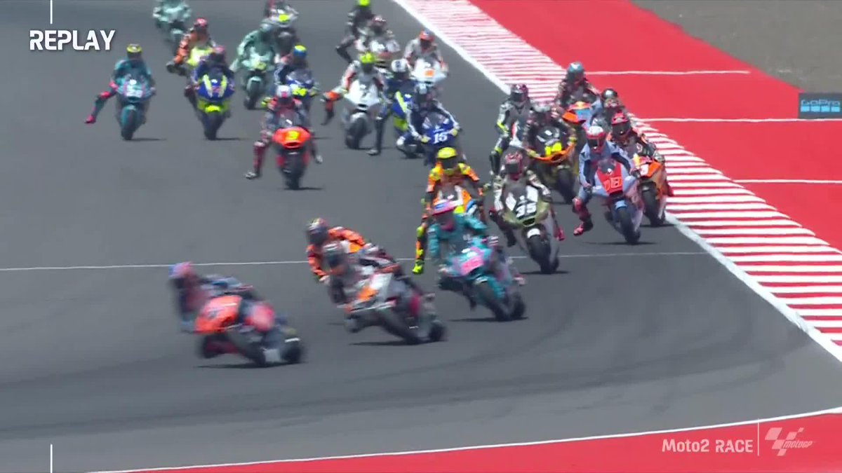And this is what happened to Somkiat chantra 💥 It seems Fermín Aldeguer Mengual has hit his leg 👀 #IndonesianGP 🇮🇩