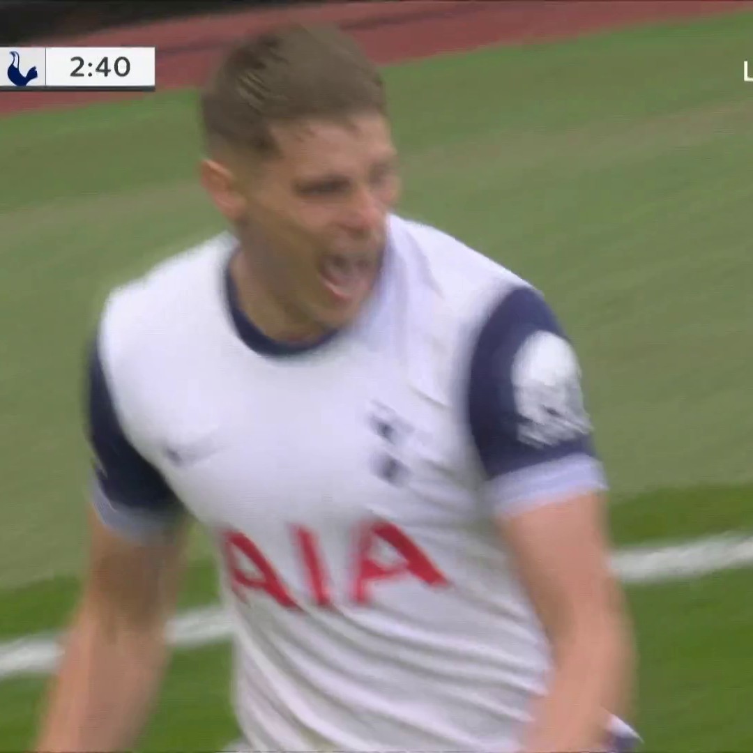Micky van de Ven went on a run. WOAH 💨 (via NBC Sports Soccer)