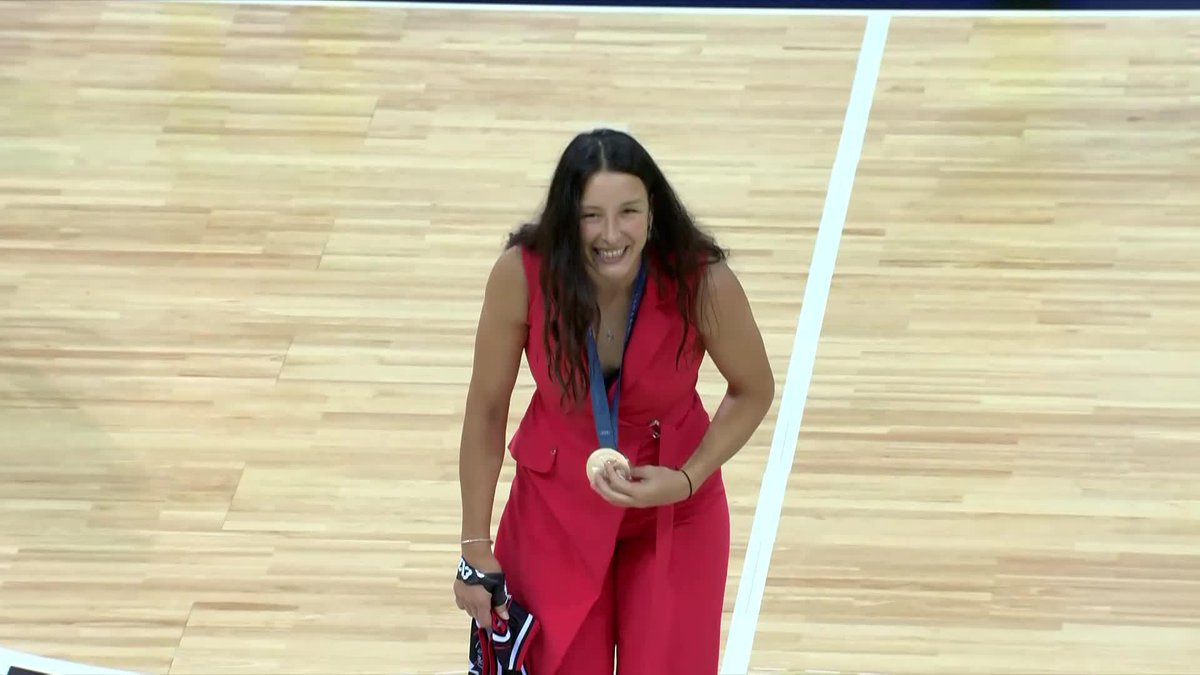 ⚫️🥈 La ovación de Miribilla a Gracia Alonso de Armiño, homenajeada por su plata en los Juegos Olímpicos