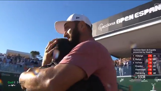 𝑬𝒍 𝒕𝒓𝒊𝒖𝒏𝒇𝒐 𝒅𝒆 𝒔𝒖 𝒗𝒊𝒅𝒂 Ángel Hidalgo se lleva el triunfo en un apasionante final frente a Jon Rahm. @accionaopen #AquíGritamosGolf