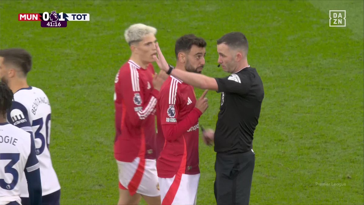 La tarjeta roja a Bruno Fernandes por su entrada a Maddison 🟥 El árbitro no acudió al VAR a revisar la jugada 💥 ¿Qué os parece? #PremierLeagueDAZN ⚽ 🏴