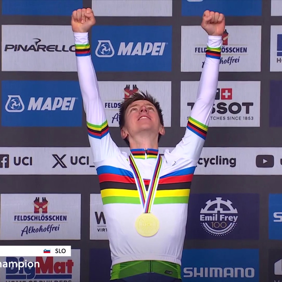 🩷 Giro. 💛 Tour. 🌈 Mundial. Pogacar cierra el círculo vistiéndose con su primer maillot arcoíris. #Zurich2024 | #LaCasadelCiclismo