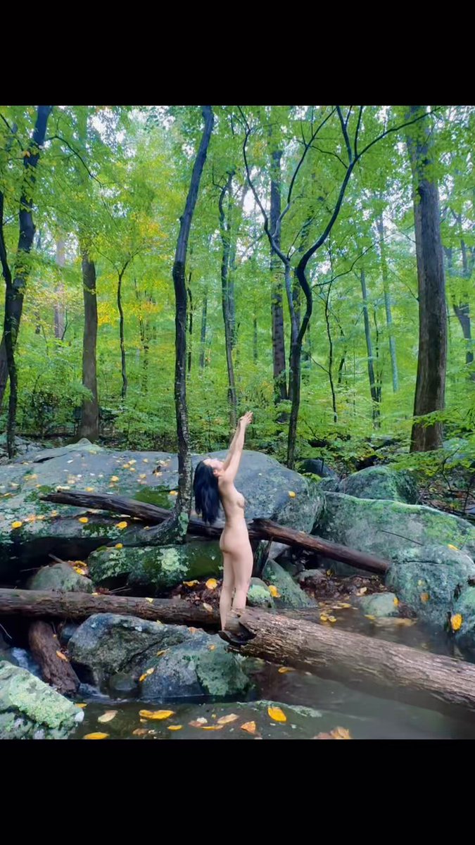 一分半钟，素颜，unclothed, embracing the serenity of nature with me on a rainy day at Old Rag Mountain