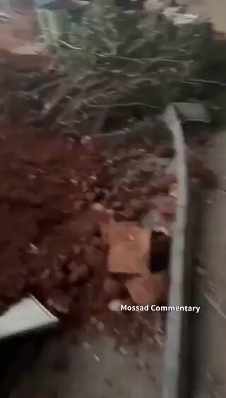 以军发射的地堡钻地炸弹打击真主党首领纳斯鲁拉地下指挥中心入地深达60米， 地下建筑即使没被直接击中，也会被震塌，地下人员心肺被震碎。包括纳斯鲁拉的20余具尸体已经从地下拉出。
