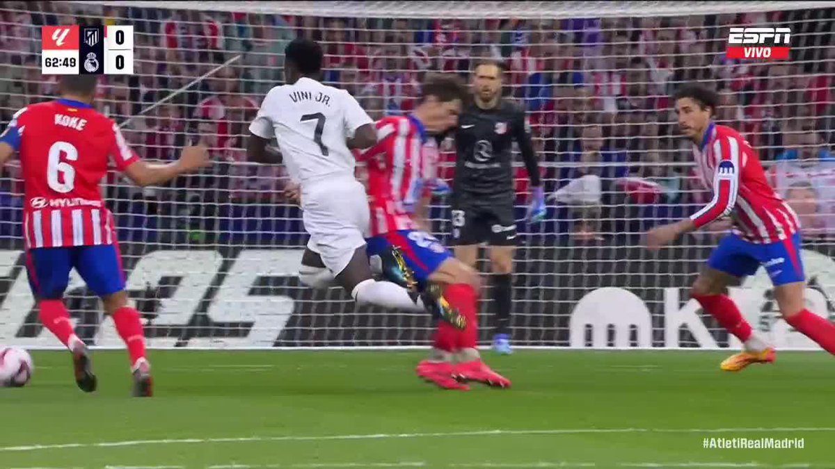 De esta falta sobre Vini vino el 1-0 de Real Madrid. ¿Qué te parece? 📺 Mirá la #LaLiga por #DisneyPlus