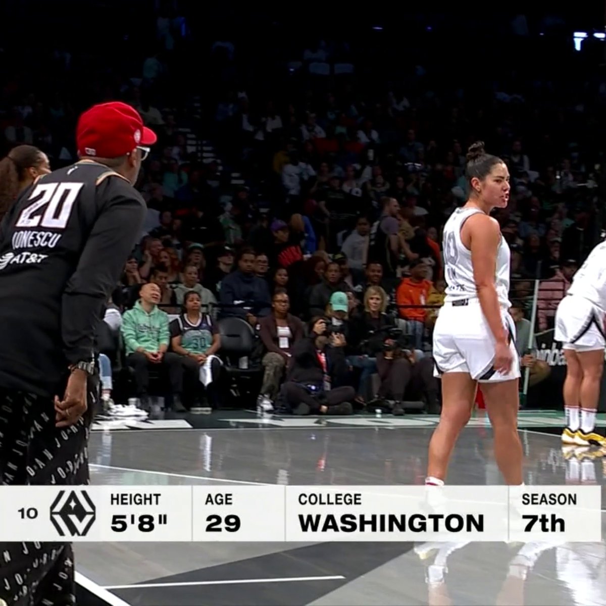 Spike Lee and Kelsey Plum havin' a talk when the Aces were down double-digits 👀