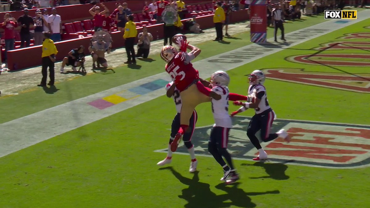 Kittle jumps over EVERYONE for this TD grab 💪