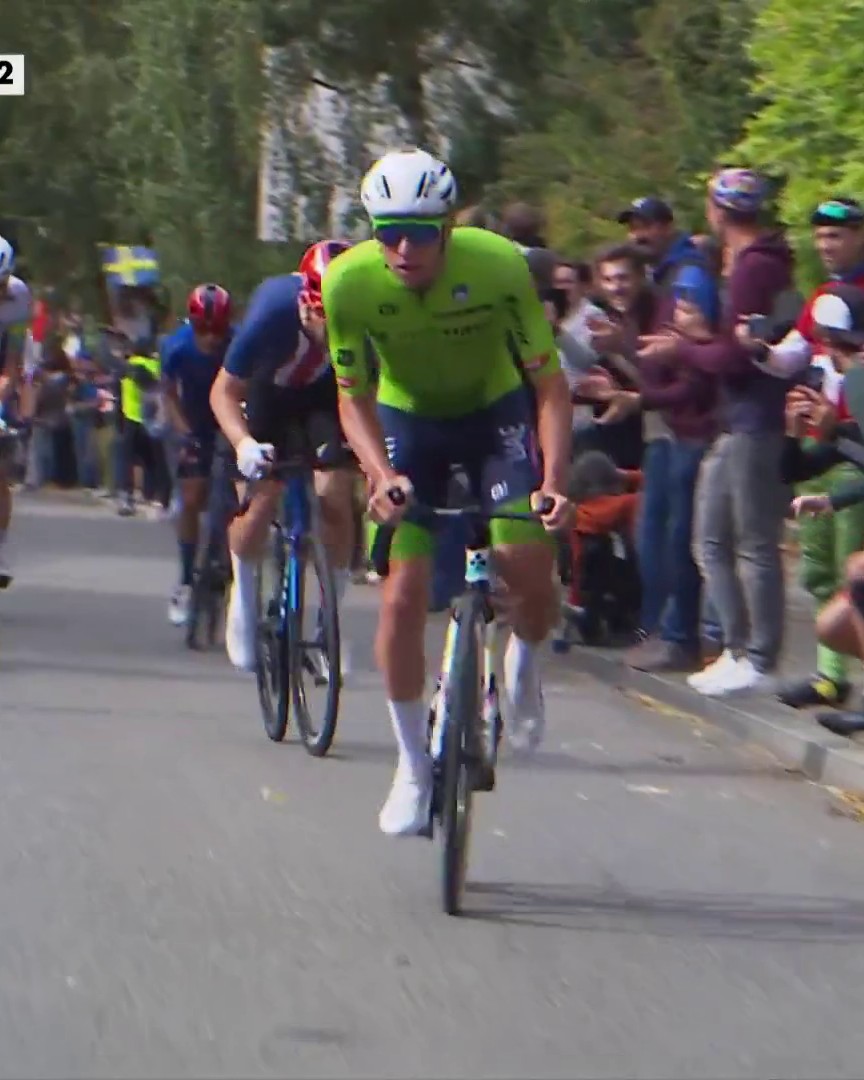 The moment Pogacar caught Evenepoel and Van der Poel napping and attacked with 100 km to go. Not a brutal acceleration but he caught them with their guard down. The rest is history. Good night! 👋 #Zurich2024