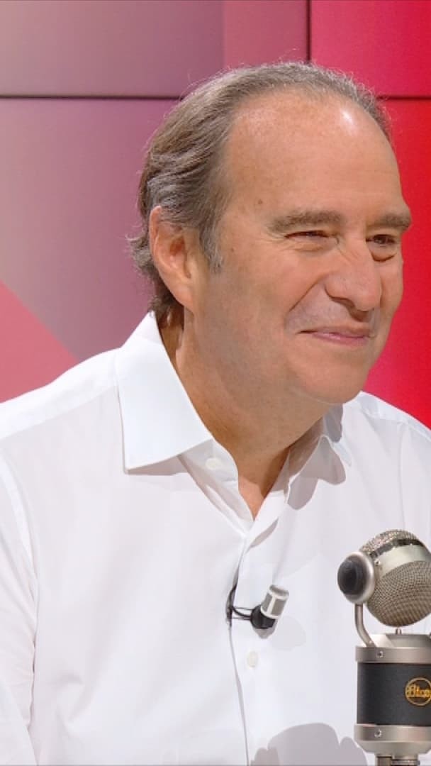 Cette vidéo de Niel Xavier Niel résume les lieux communs de son livre. Et dévoile un imaginaire désastreux : la réussite serait de devenir richissime pour sa pomme et non de servir l’intérêt collectif et le bien public. Le contraire de l’idéal démocratique.