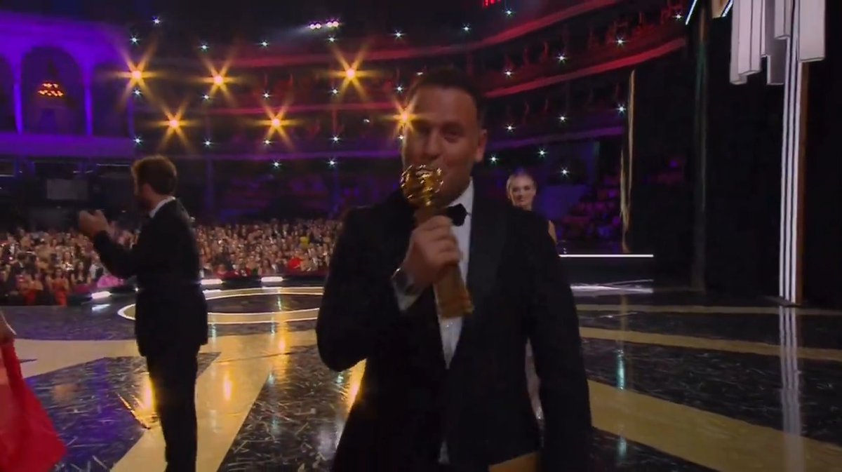 Cândido Costa venceu o Globo de Ouro de Revelação aos 43 anos 👏 🎥: SIC