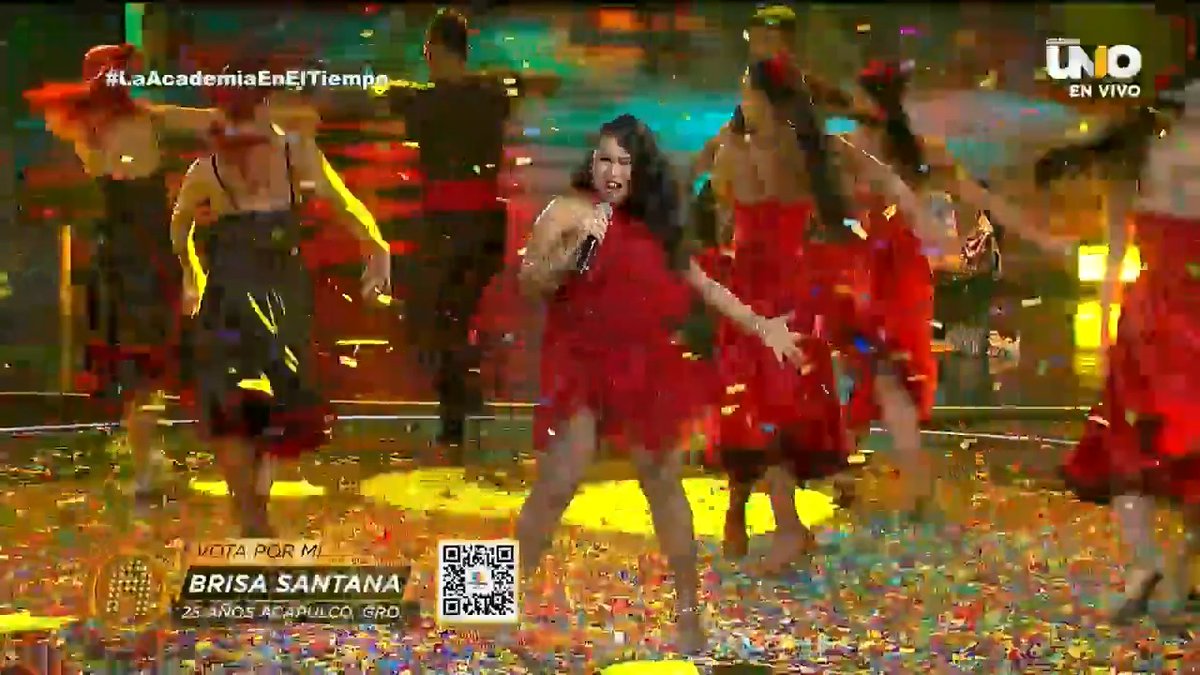 #BrisaSantana nos puso a bailar con "𝗔𝗬𝗘𝗥" de #GloriaEstefan 💃🏼🎤. ¿Qué te pareció su performance de esta noche? 👇🏼👀 #LaAcademia #TeCambiaLaVida #LaAcademiaEnElTiempo 🔴 EN VIVO ahora: