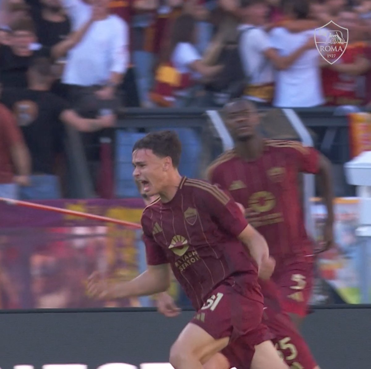 Niccolò Pisilli decide #RomaVenezia! 😍 #ASRoma