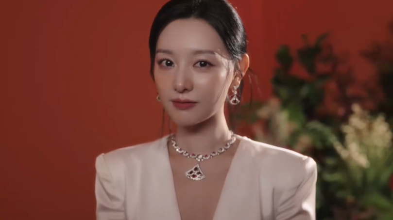 #Bvlgari is proud to welcome new brand ambassador Kim Ji-won who attended the opening night of the “Eternally Reborn” exhibition in Seoul. The exhibition is open to the public from September 27 to November 3. #EternallyReborn