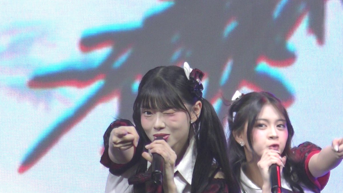 "The magic will find you~" ✨🔮🌠🌟 Yes. You are the magic that makes my world go round Fiony Alveria Tantri. 🌍✨ #AKUSEMANGGI🍀 #JKT48RoadToSSK2024 #SUKINANDA🍋 #Hansipcam